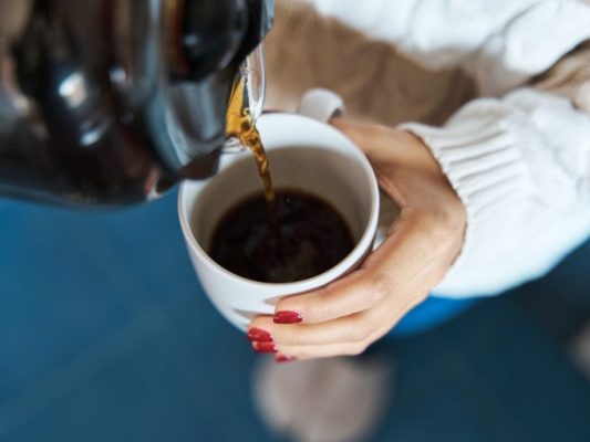 5. Uống cà phê thay bữa ăn sáng